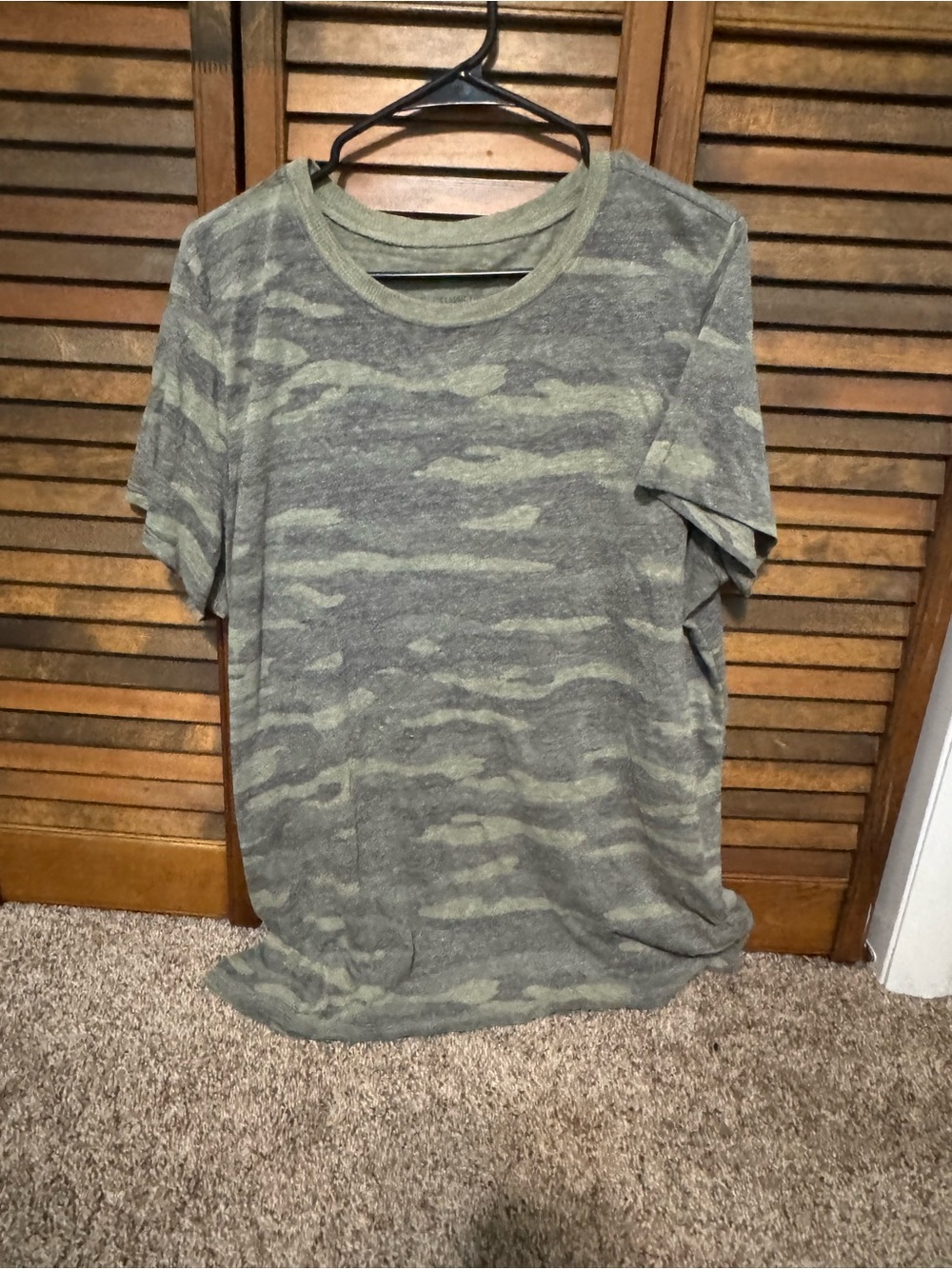 torrid Men's Short Sleeve Camo Tee in Gray and Green